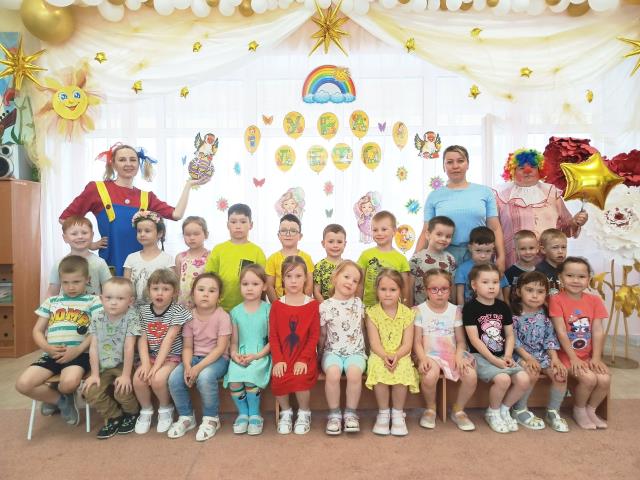     Сегодня в нашем детском саду царила праздничная атмосфера! Дети с радостью отмечали День защиты детей - веселились, пели, танцевали и участвовали в увлекательных играх.
       