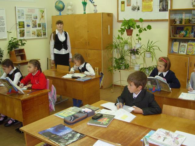 Учитель-дублёр ученица 9 класса Алмакаева Анна