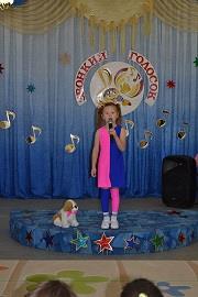 Виктория Щ.. воспитанница подготовительной к школе группы "Золотая рыбка" исполнила песню "Цирковой щенок" и получила диплом за театральность в исполнении песни.