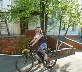 Светлана Владимировна приехала на велосипеде