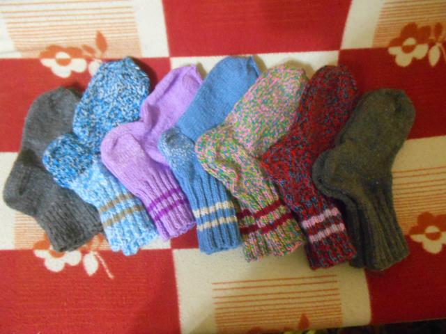 Добрыми руками девочек, мам, бабушек связаны носочки для пожилых людей Суходольского дома престарелых